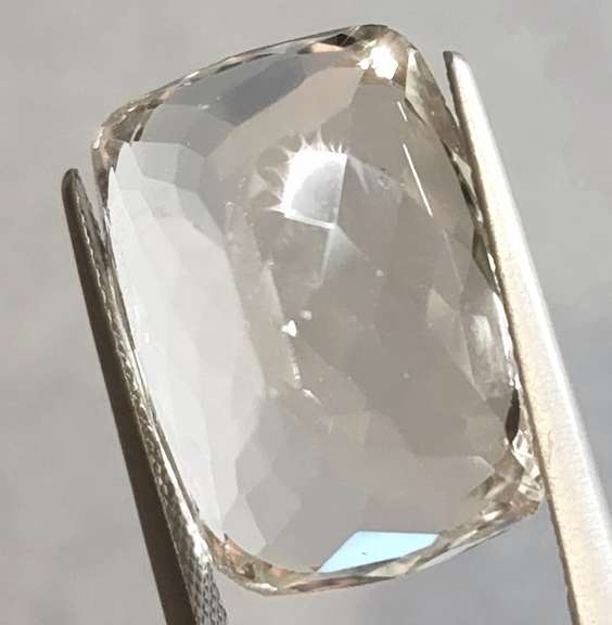 Substantial 29.21ct high fire platinum blonde Kunzite