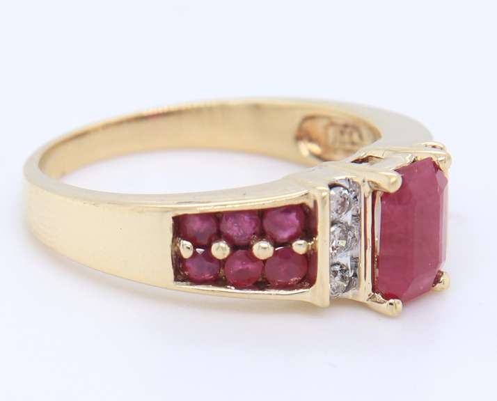 Attractive Yellow Gold Ruby and Diamond Cocktail Ring