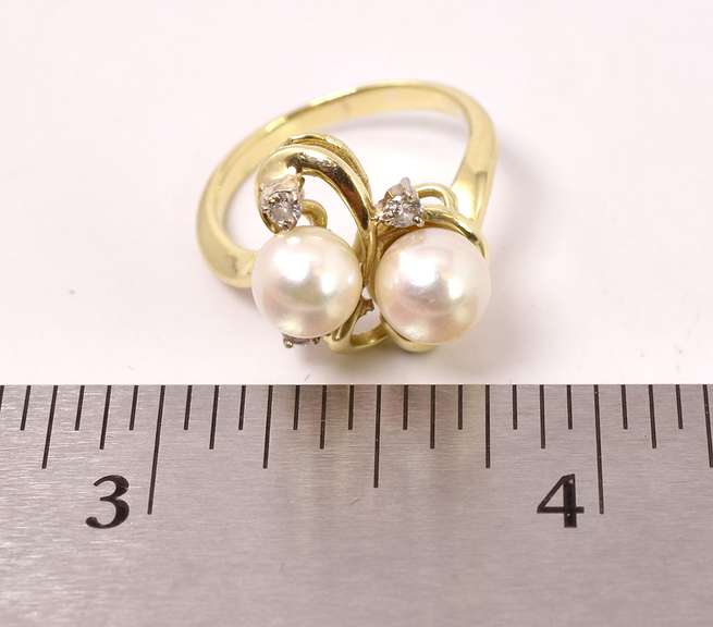 Darling pearl and Diamond Ring in 14K Yellow Gold