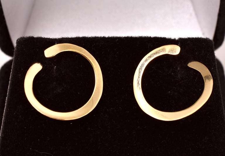 Precious Open Circle Earrings in 14K Yellow Gold