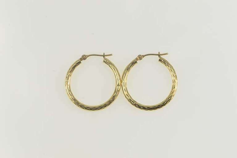 10K Yellow Gold Diamond Cut Grooved Classic Statement Hoop Earrings