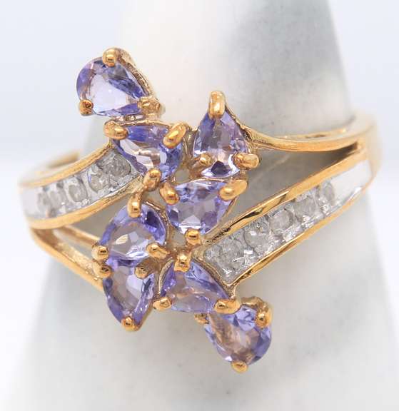 Attractive Yellow Gold Tanzanite and Diamond Ring