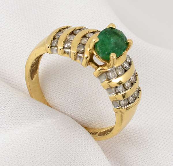 Tasteful Emerald and Diamond Ring