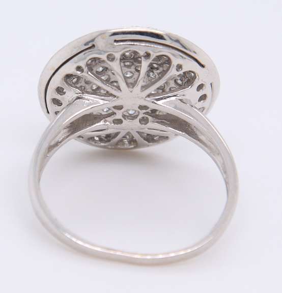 Dazzling White Gold Round Brilliant Cut Diamond Ring