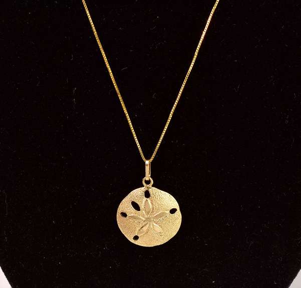Stunning Sand Dollar Pendant Necklace in 14K Yellow Gold