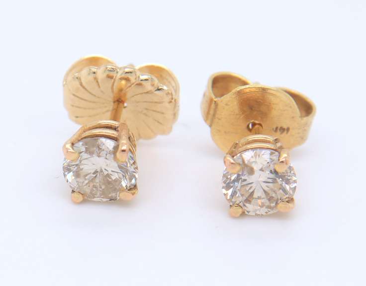 Eelgant Yellow Gold 1.50cts Diamond Stud Earrings