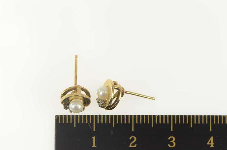 14K Yellow Gold Pearl Diamond Accent Circle Simple Stud Earrings