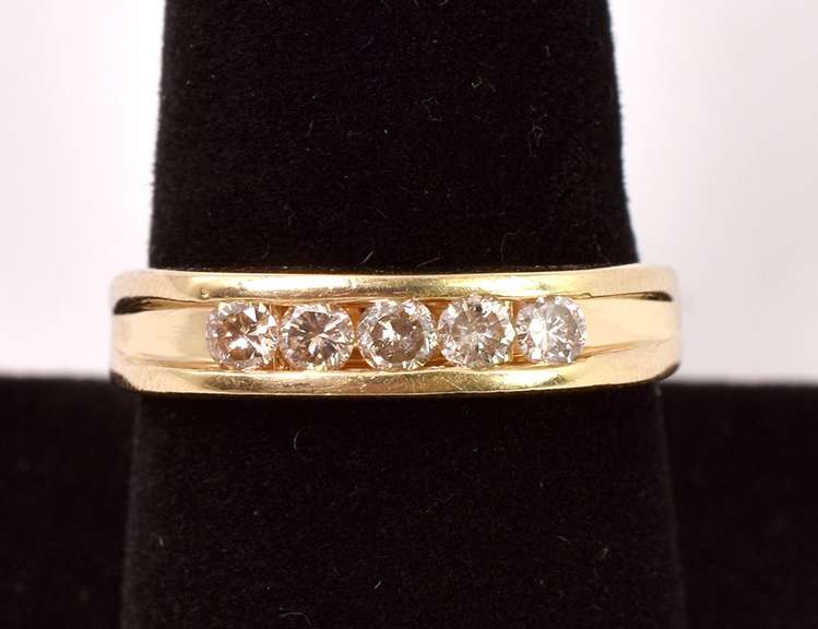 Elegant Diamond Band Ring in 14K Yellow Gold