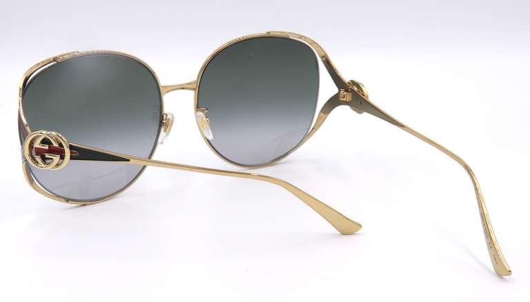 Gucci oversized Sunglasses w Gold Frame Color