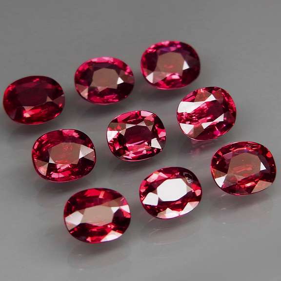 Amazing 6.86ct oval cut violet pink Rodolite Garnet set