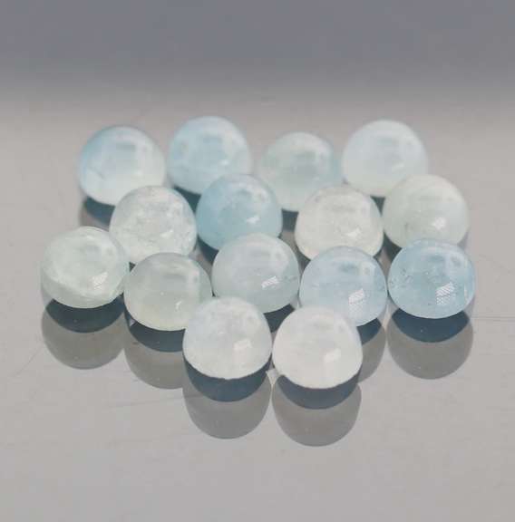 Glistening 8.97ct natural Aquamarine cabochon set