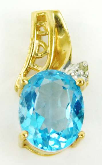 Pretty 10K Blue Topaz Pendant