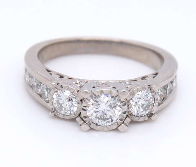 Stunning White Gold 1.25ctw 3 Diamond Ring w Channel Set Sides