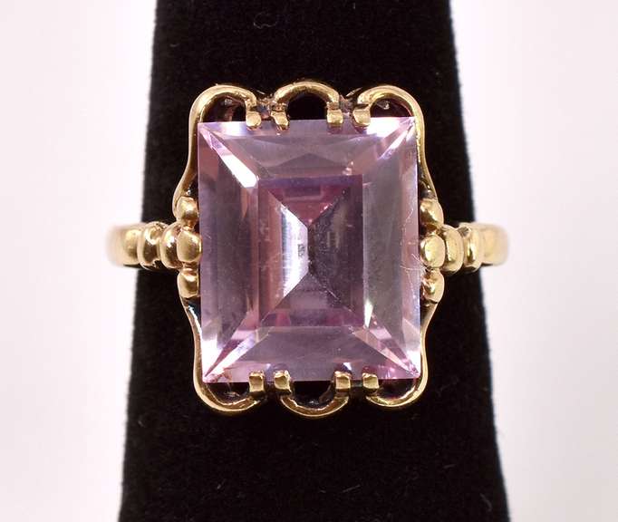 Precious Pink Sapphire Ring in Yellow Gold