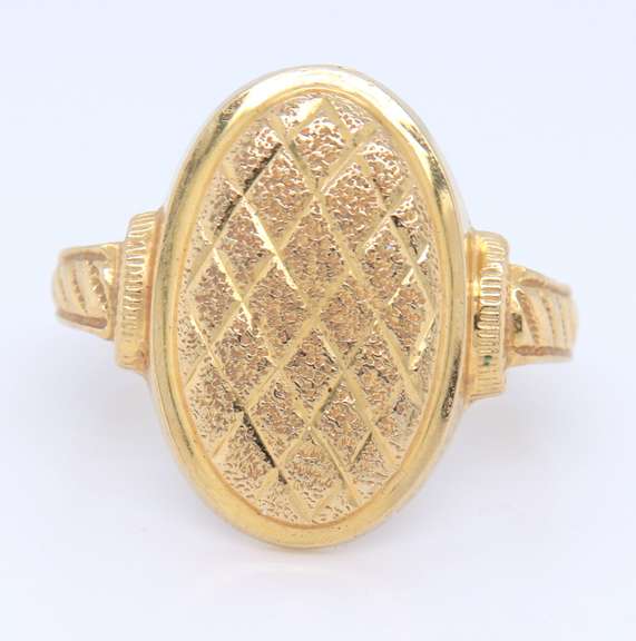 Gorgeous 18kt Yellow Gold Ring