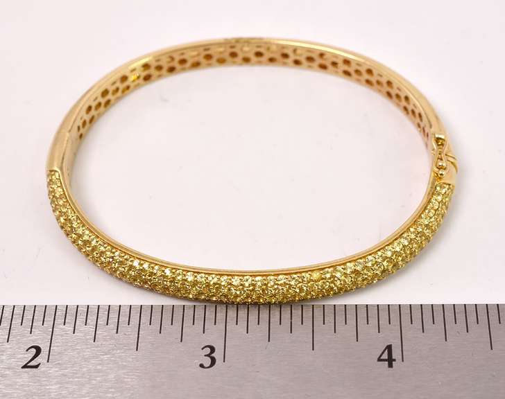 Luxurious Yellow Gemstone Bangle Bracelet in 18K Yellow Gold