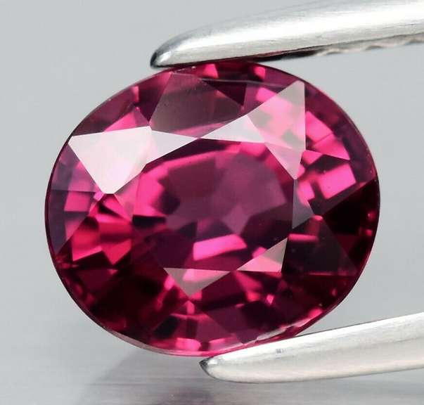 Simply lovely 1.38ct violet pink Rhodolite Garnet