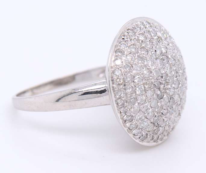 Dazzling White Gold Round Brilliant Cut Diamond Ring