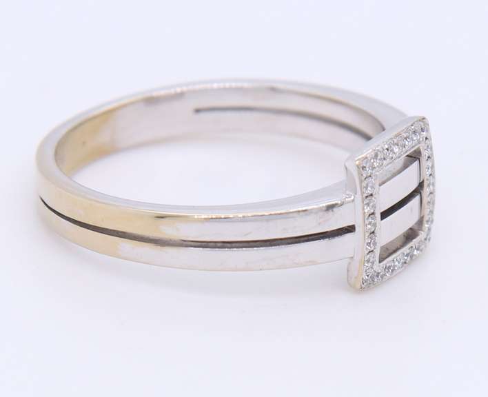 Amazing Diamond Square Ring