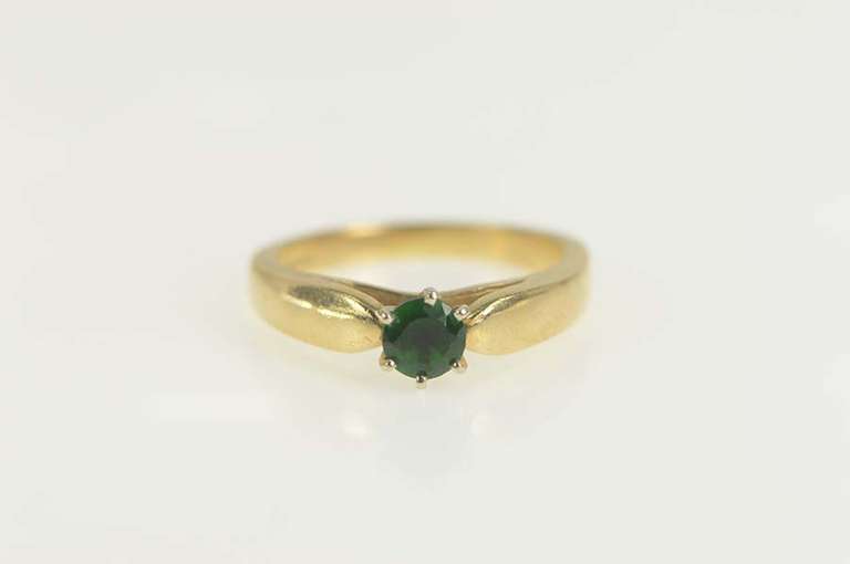 14K Yellow Gold Classic Round Syn. Emerald Solitaire Ring