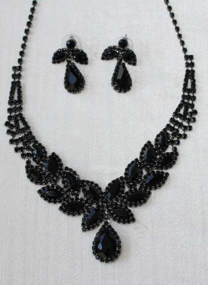 Sapphire Color Jewelry Neck Lace And Earrings