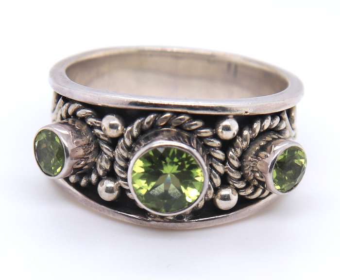 Vintage Sterling silver Signed Peridot Ring
