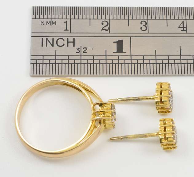 Nice Diamond & Gold Ring & Earring Suite