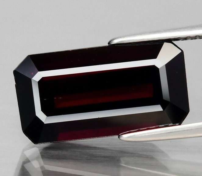 Striking 8.54ct Burgundy red Rhodolite Garnet solitaire