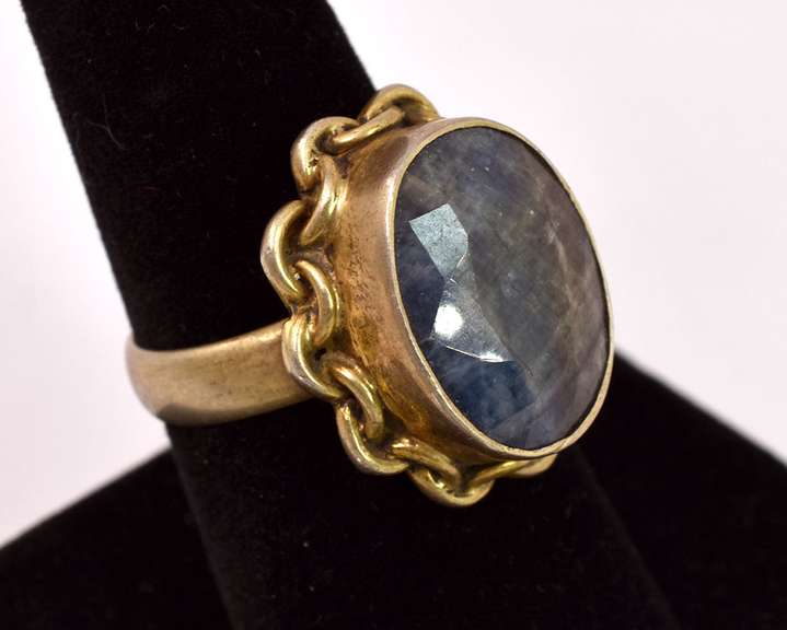 Ravishing 10.75CTS Natural Sapphire Ring in Sterling Silver