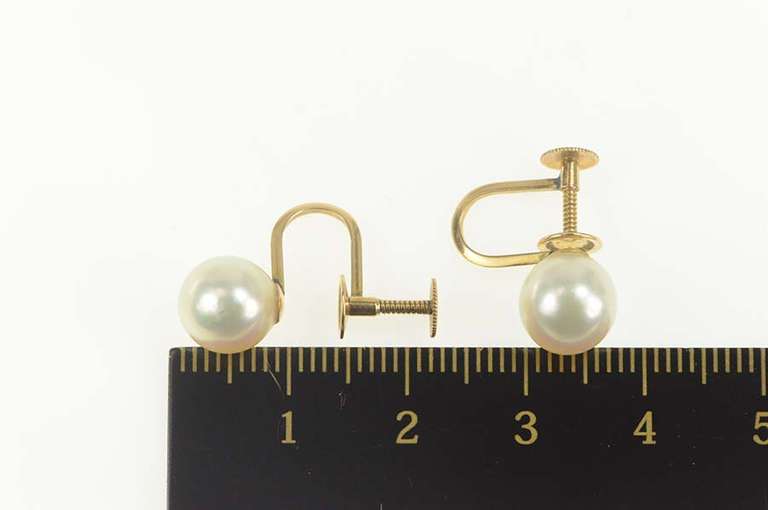 14K Yellow Gold 1950's Pearl Classic Simple Screw Back Earrings
