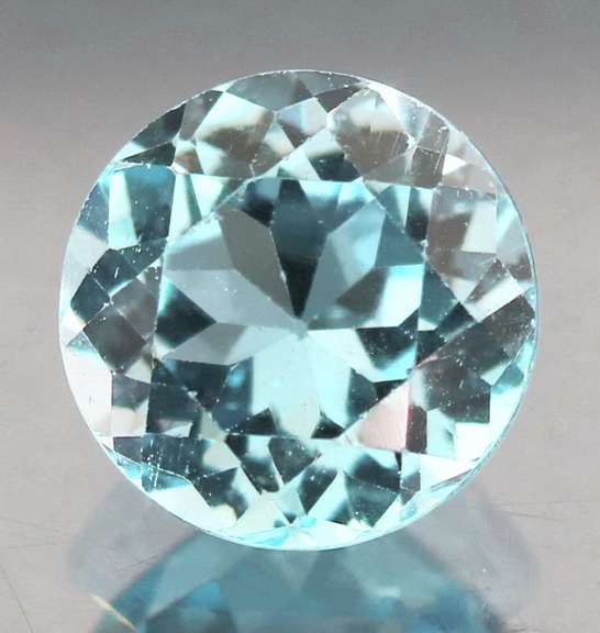 Glittering 3.32ct 9mm sky blue Topaz solitaire