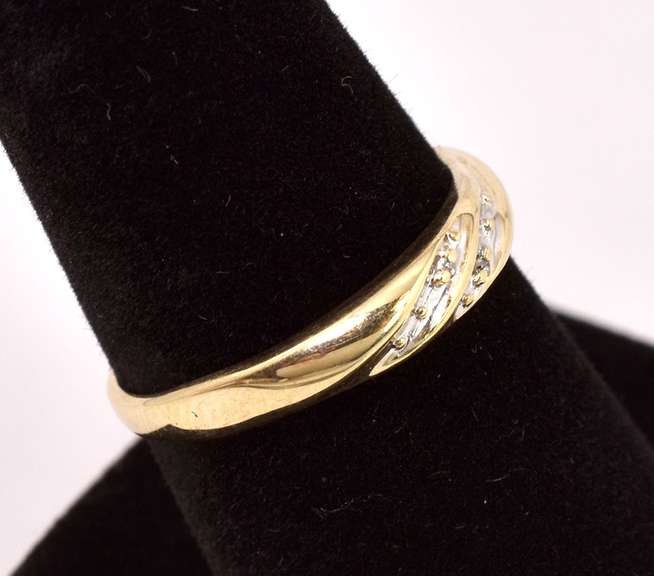 Beautiful Diamond Band Ring in Yellow Gold