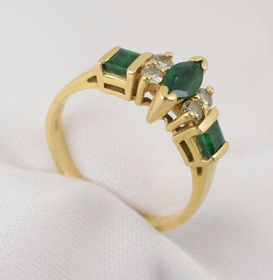 Attractive Emerald and Diamond Ring
