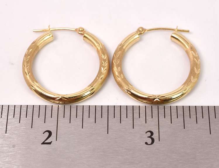 Dazzling Hoop Earrings in Yellow Gold
