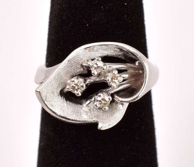 Vintage Lilly Diamond Ring in 14K White Gold
