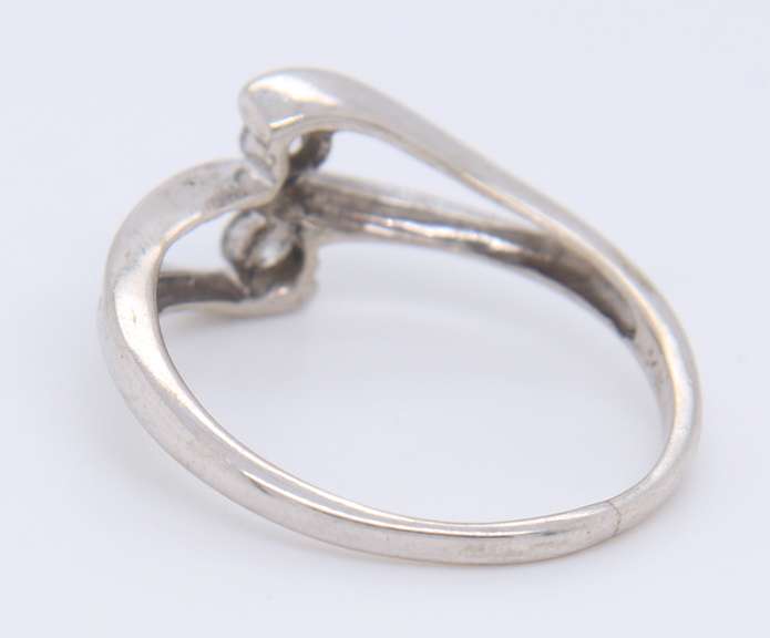 Elegant White Gold 2 Stone Round Brilliant Cut Diamond Ring