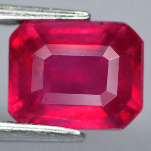 Gorgeous 2.02ct emerald cut Ruby center stone