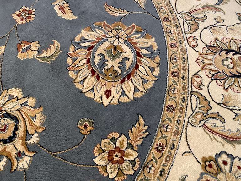 Stunning European Blend of Fashion & Tradition 8 Round