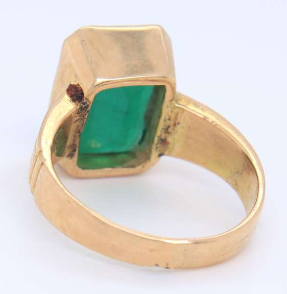 Incredible 18kt Green Jade Ring