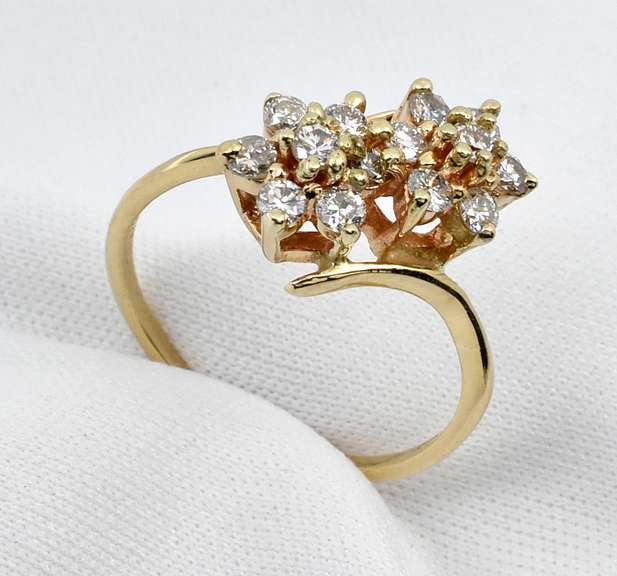 Pretty Double Flower Diamond Ring