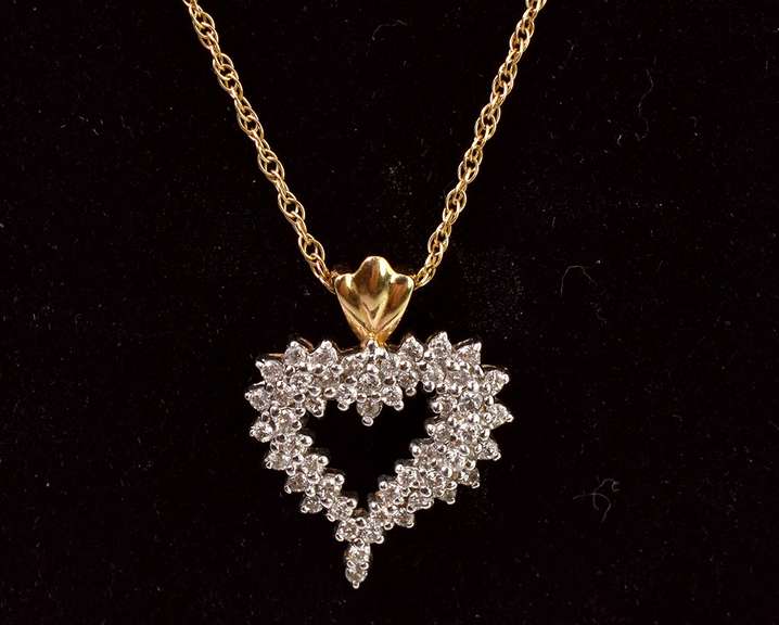 Gorgeous Diamond Set Heart Pendant Necklace in 14K Yellow Gold