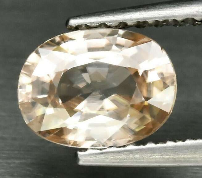 One of a kind! 1.32ct VS bi-color champagne Zircon