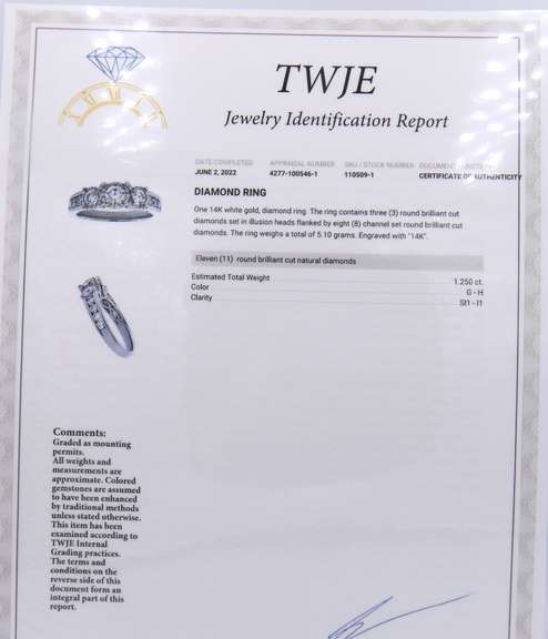 Stunning White Gold 1.25ctw 3 Diamond Ring w Channel Set Sides