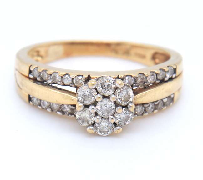 14kt Yellow Gold Flower Design Diamond Ring