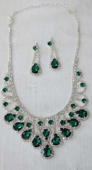 Emerald Color Jewelry Neck Lace And Earrings