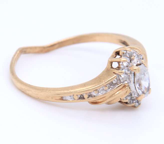 Beautiful Yellow Gold Diamond Ring