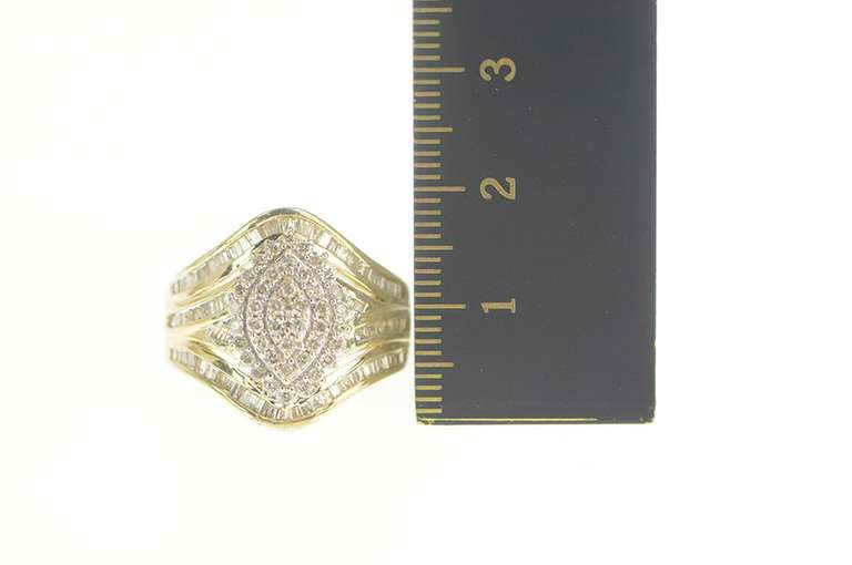 10K Yellow Gold 1.00 Ctw Diamond Encrusted Cluster Statement Ring