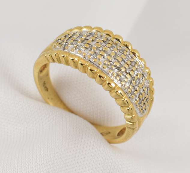 Glittering Ring with 40 Diamonds