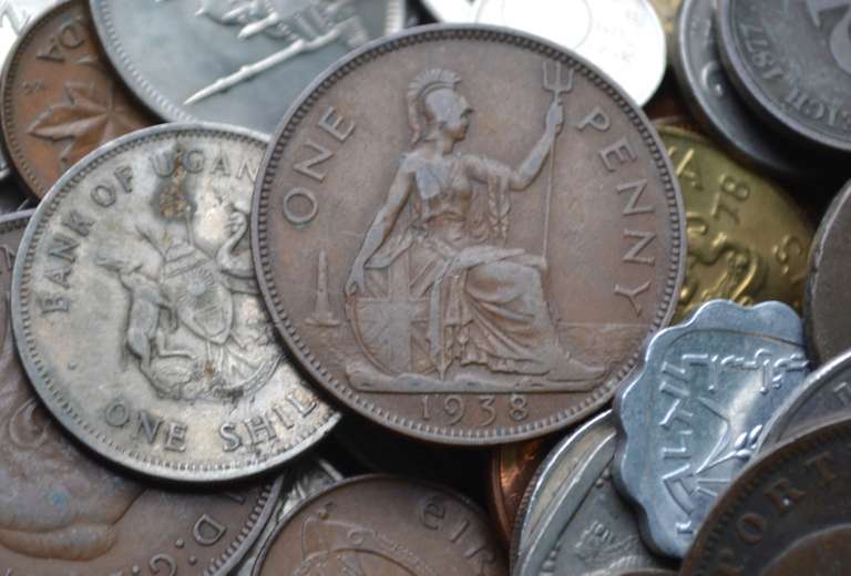 10 Pounds World Coins