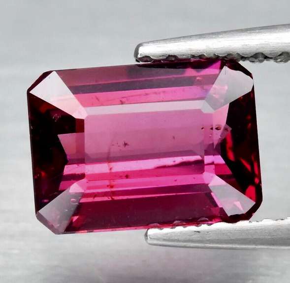 Simply lovely 1.62ct violet pink Rhodolite Garnet
